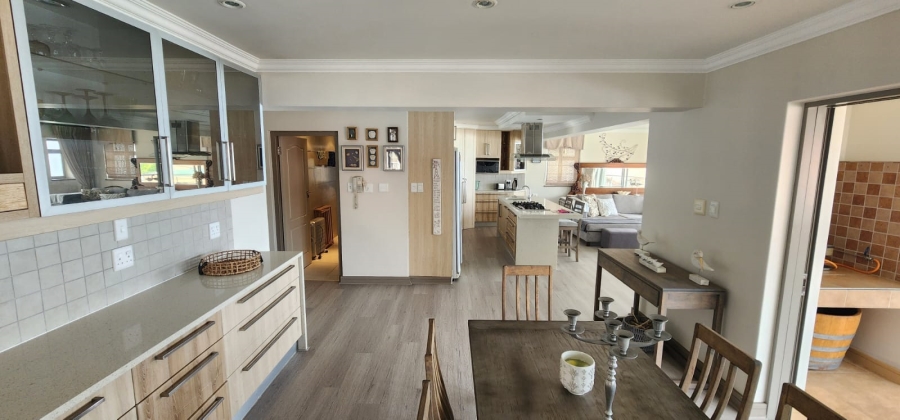 6 Bedroom Property for Sale in Herolds Bay Western Cape